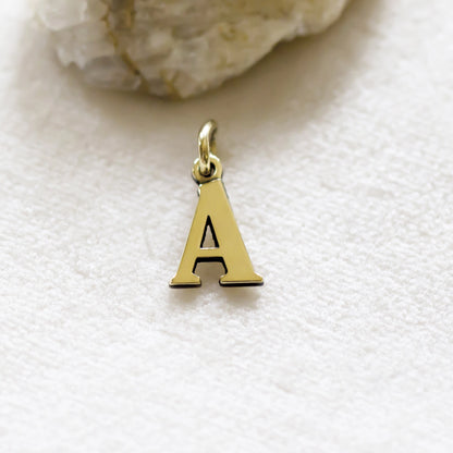 Ciondolo lettera iniziale A da appendere ad una collana o bracciale