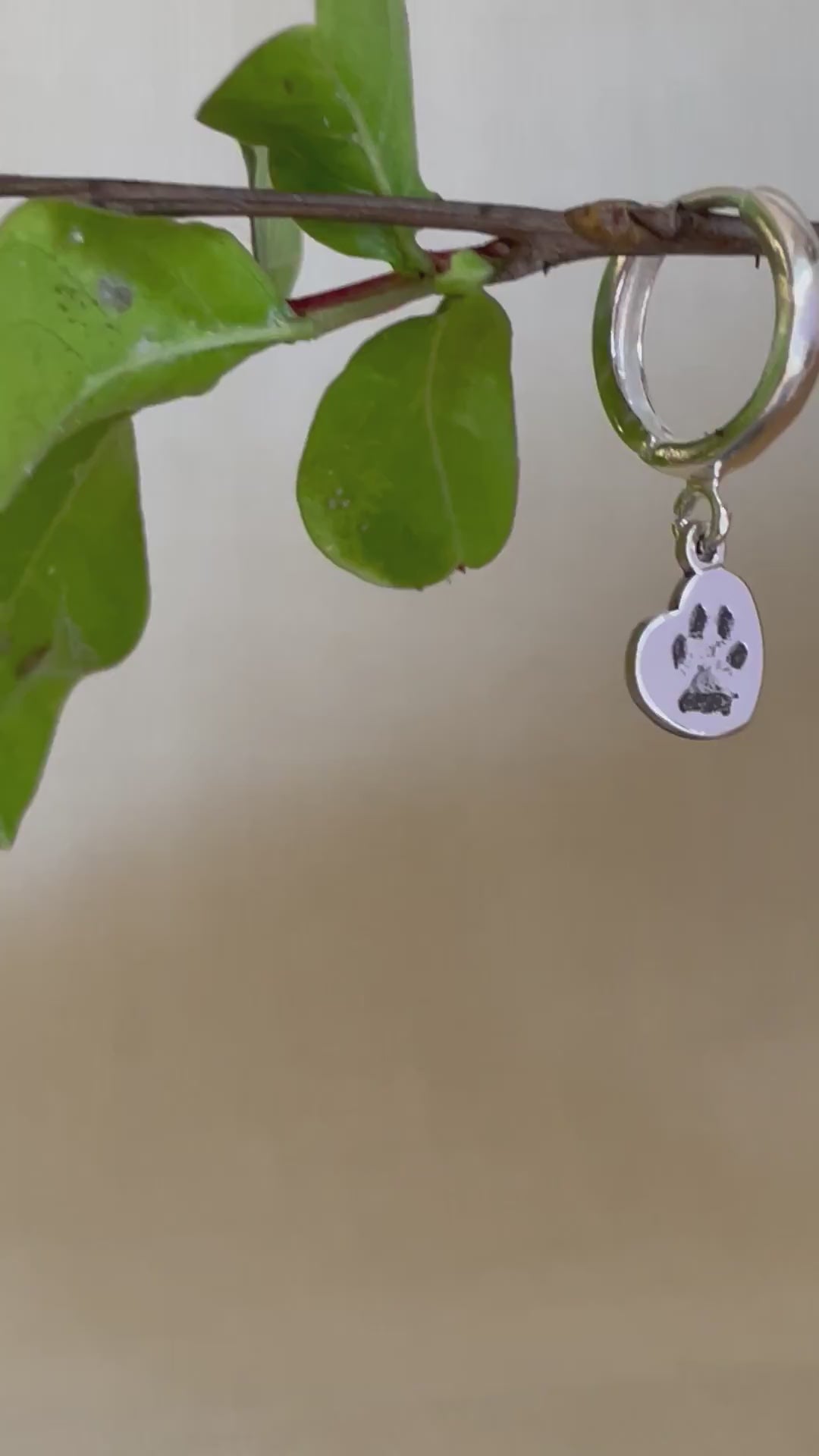 hoop orecchino con charm cuore personalizzato